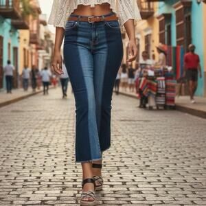 Cabi Jeans
Hi-Low Crop 
Two Tone Blue Colorblock 
Frayed Hem Denim
Womens 6